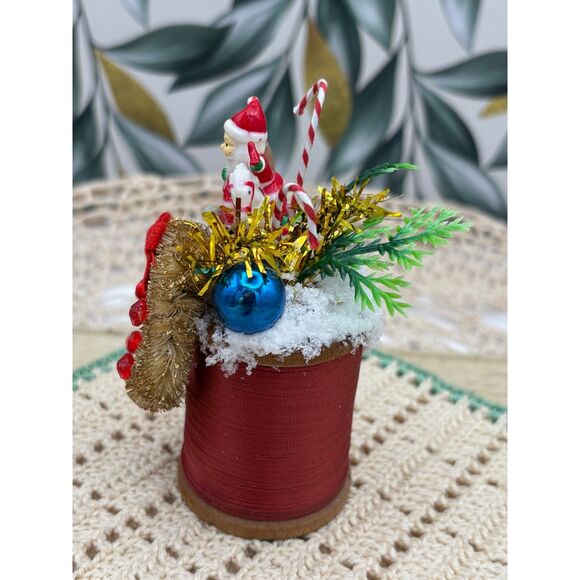 Miniature ALL VINTAGE Thread Spool Christmas Assemblage Santa - Picture 3 of 6